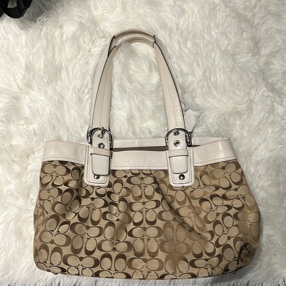 Like new! Coach tan and cream tote 3 pockets - Picture 1 of 8
